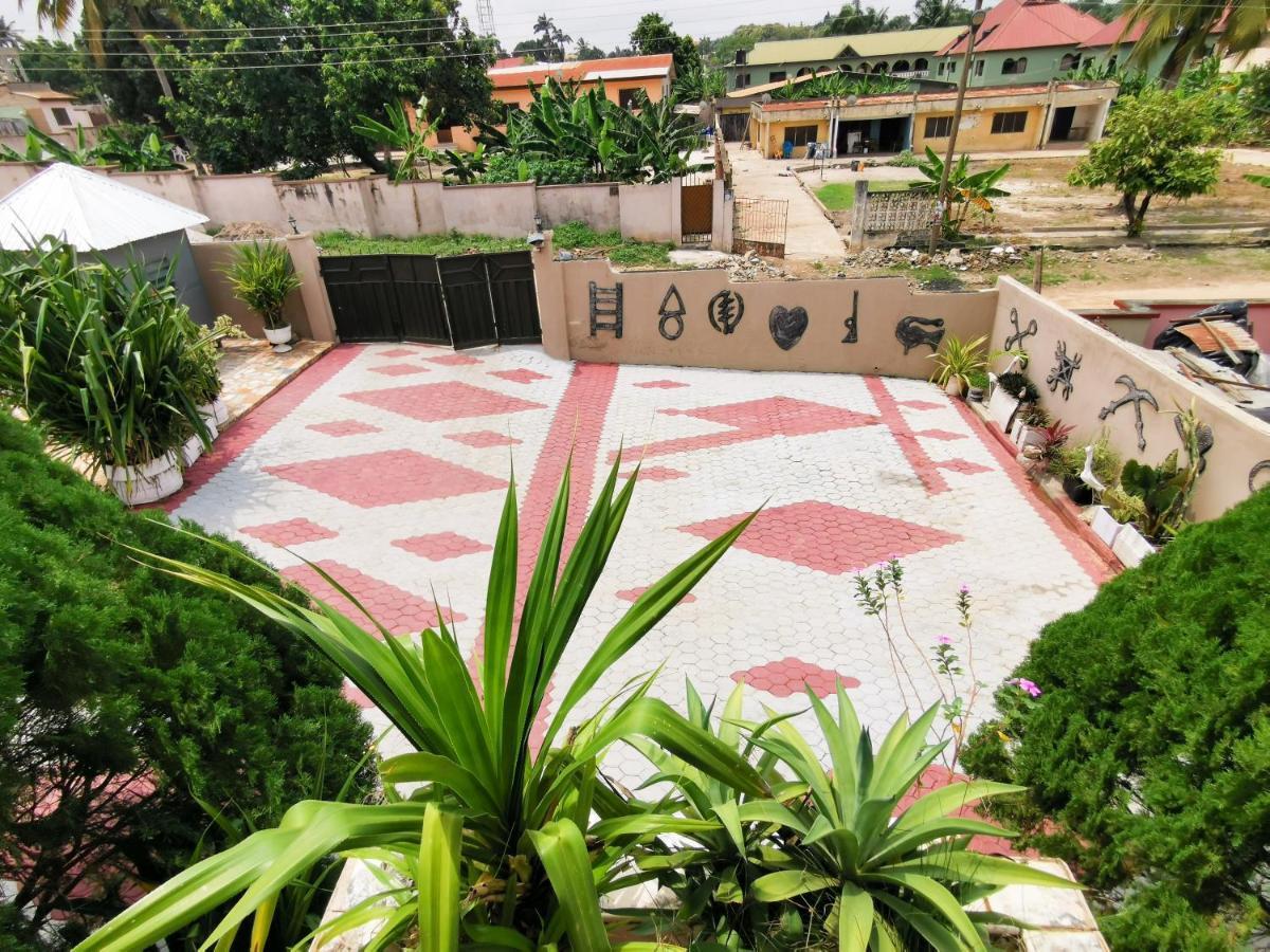 To Be Hotel Kumasi Bagian luar foto